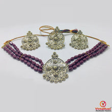 Load image into Gallery viewer, Handmade Beaded Jewelry Set With Golden Metal Motif
