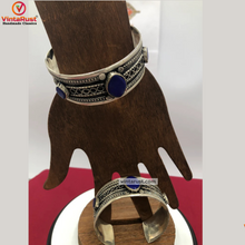 Load image into Gallery viewer, Vintage Tribal Bracelet With Turquoise Stone
