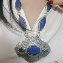 Load image into Gallery viewer, Vintage Blue Lapis Lazuli Stone Necklace
