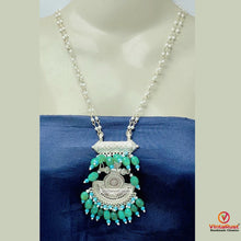 Load image into Gallery viewer, Oxidized Silver Jewelry Set With Green Stones
