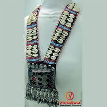 Load image into Gallery viewer, Long Straps Pendant Necklace With Shells and Beads
