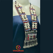 Load image into Gallery viewer, Long Straps Pendant Necklace With Shells and Beads
