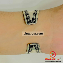 Load image into Gallery viewer, Vintage Mid Century Natural Lapis Lazuli Bracelet
