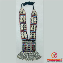 Load image into Gallery viewer, Long Straps Pendant Necklace With Shells and Beads
