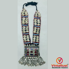 Load image into Gallery viewer, Long Straps Pendant Necklace With Shells and Beads
