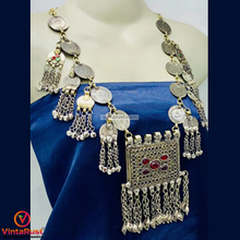 Load image into Gallery viewer, Vintage Coins Chain Necklace With Dangling Pendant
