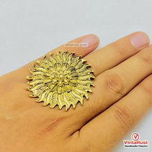 Load image into Gallery viewer, Antique Gold Tone Sunflower Ring
