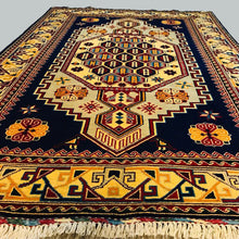 Load image into Gallery viewer, Artisan Weave Traditional Rug
