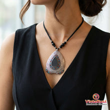 Load image into Gallery viewer, Vintage Black Gemstone Teardrop Pendant Necklace
