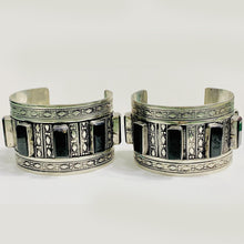 Load image into Gallery viewer, Ethnic Silver Bracelet With Black Stones
