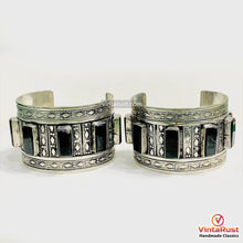 Load image into Gallery viewer, Ethnic Silver Bracelet With Black Stones
