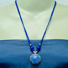 Load image into Gallery viewer, Genuine Royal Blue Lapis Lazuli Stones Necklace
