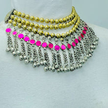 Load image into Gallery viewer, Golden Beaded Necklace With Pink Glass Stones
