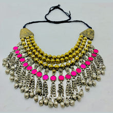 Load image into Gallery viewer, Golden Beaded Necklace With Pink Glass Stones
