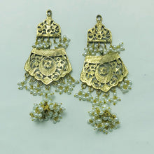 Load image into Gallery viewer, Golden Dangle Earrings With Small Pearls
