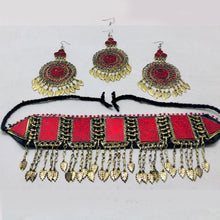 Load image into Gallery viewer, Handmade Necklace With Matha Tikka and Earrings
