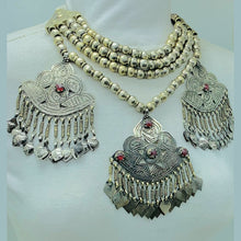 Load image into Gallery viewer, Handmade Oversized Beaded Chain Necklace
