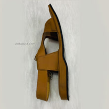 Load image into Gallery viewer, Handmade Penjedar Kohati Traditional Footwear
