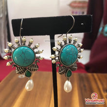 Load image into Gallery viewer, Pearls and Turquoise Stone Earrings
