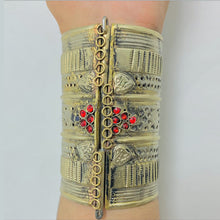Load image into Gallery viewer, Handmade Red Stone Kuchi Handcuff Bracelet
