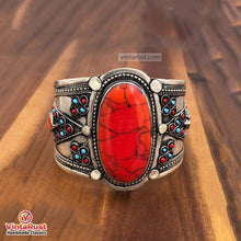 Load image into Gallery viewer, Handmade Stones Bracelet With Turquoise and Red Beads
