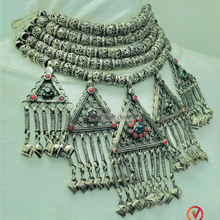 Load image into Gallery viewer, Multilayer Beaded Necklace With Dangling Pendants
