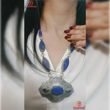 Load image into Gallery viewer, Vintage Blue Lapis Lazuli Stone Necklace
