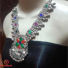 Load image into Gallery viewer, Tribal Pendant Necklace With Glass Stones

