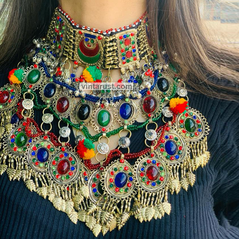 Multicolor Oversized Necklace With Dangling Tassels