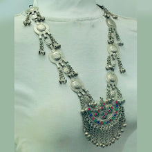 Load image into Gallery viewer, Nomadic Long Pendant Necklace With Bells
