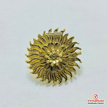 Load image into Gallery viewer, Antique Gold Tone Sunflower Ring
