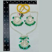 Load image into Gallery viewer, Oxidized Silver Jewelry Set With Green Stones
