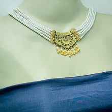 Load image into Gallery viewer, Pearls Beaded Chain Necklace With Golden Metal Motif
