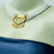 Load image into Gallery viewer, Pearls Beaded Chain Necklace With Golden Metal Motif
