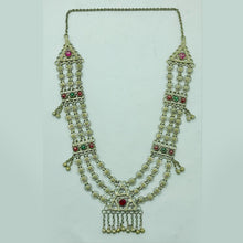 Load image into Gallery viewer, Silver Kuchi Pendant Necklace With Glass Stones
