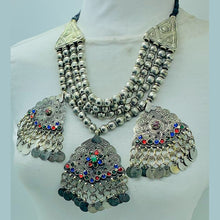 Load image into Gallery viewer, Silver Metallic Beaded Chain Necklace
