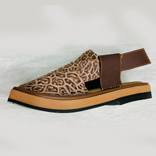 Load image into Gallery viewer, Traditional Leopard Printed Peshawari Chappal
