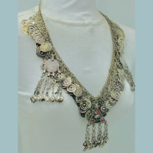 Load image into Gallery viewer, Tribal Kuchi Necklace With Dangling Tassels
