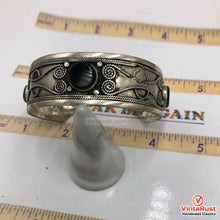 Load image into Gallery viewer, Tribal Vintage Black Stones Slim Bracelet
