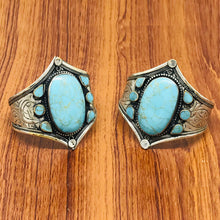 Load image into Gallery viewer, Unique Handmade Turquoise Stone Bracelet
