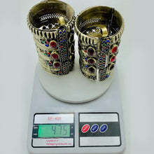 Load image into Gallery viewer, Vintage Boho Massive Cuff With Glass Stones
