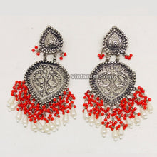 Load image into Gallery viewer, Vintage Oxidized Earrings With Red Beads
