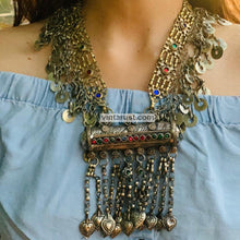 Load image into Gallery viewer, Vintage Big Pendant Necklace With Dangling Tassels
