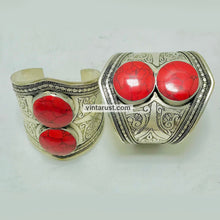 Load image into Gallery viewer, Vintage Red Coral Gemstone Adjustable Bracelet
