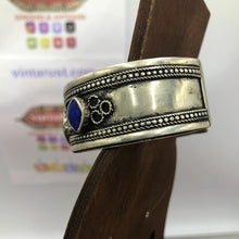 Load image into Gallery viewer, Vintage Tribal Bracelet With Blue Stone
