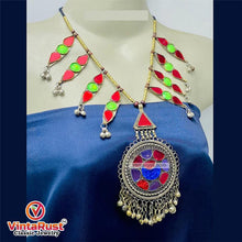Load image into Gallery viewer, Red and Green Bell Glass Stones Pendant Necklace
