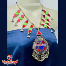 Load image into Gallery viewer, Red and Green Bell Glass Stones Pendant Necklace
