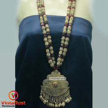 Load image into Gallery viewer, Vintage Metal Beaded Long Chain Pendant Necklace
