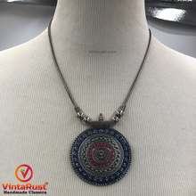 Load image into Gallery viewer, Vintage Large Pendant Necklace With Chain
