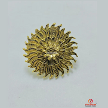 Load image into Gallery viewer, Antique Gold Tone Sunflower Ring
